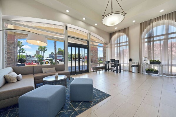 Lobby - Best Western Plus Executive Inn & Suites (Manteca)