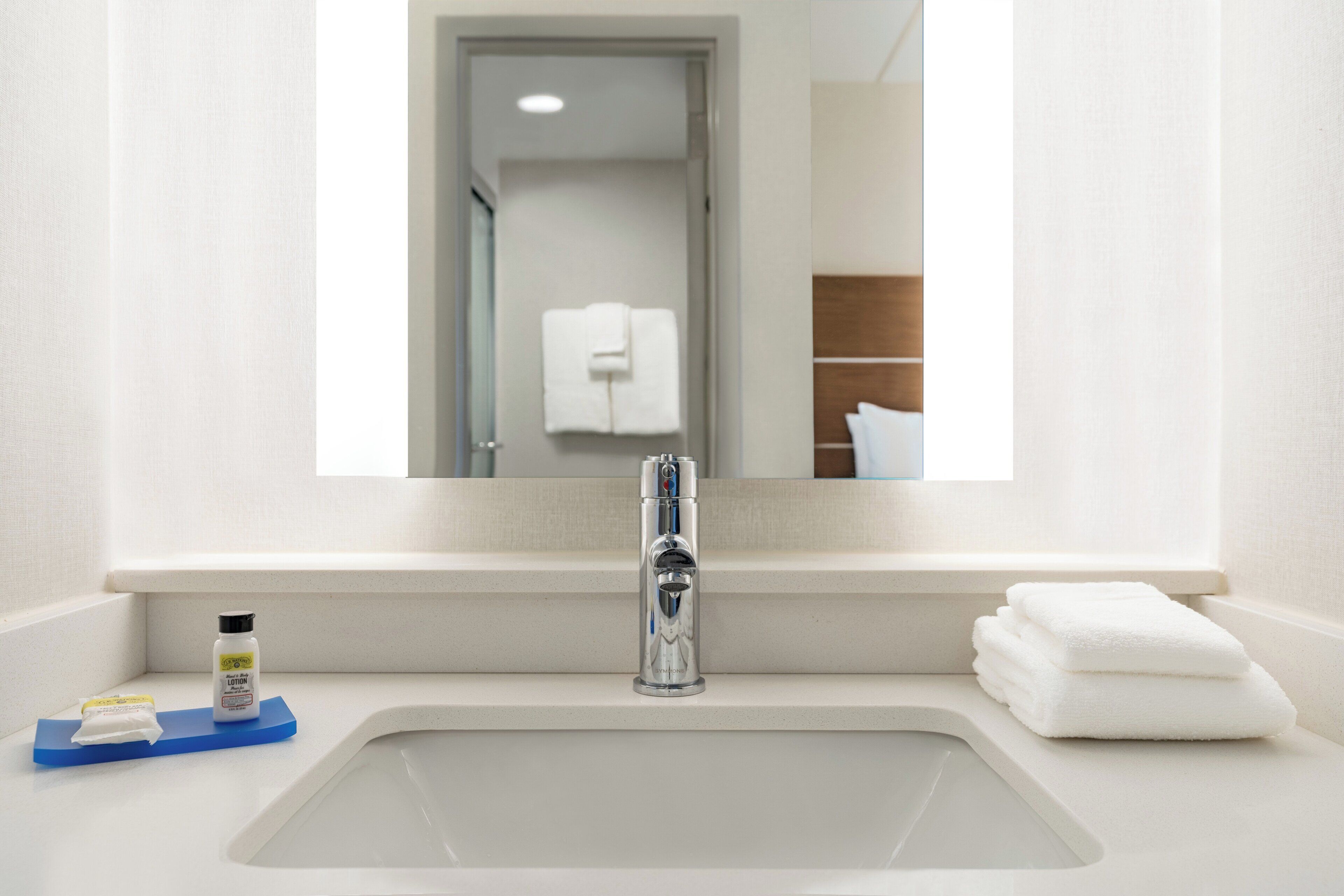 combined shower/bathtub, free toiletries, hair dryer, towels