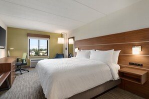 Premium bedding, down comforters, pillowtop beds, in-room safe - Holiday Inn Express Plattsburgh by IHG (Plattsburgh)