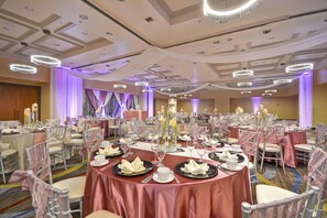 Ballroom - DoubleTree by Hilton Phoenix North (Phoenix)