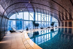 Una piscina techada