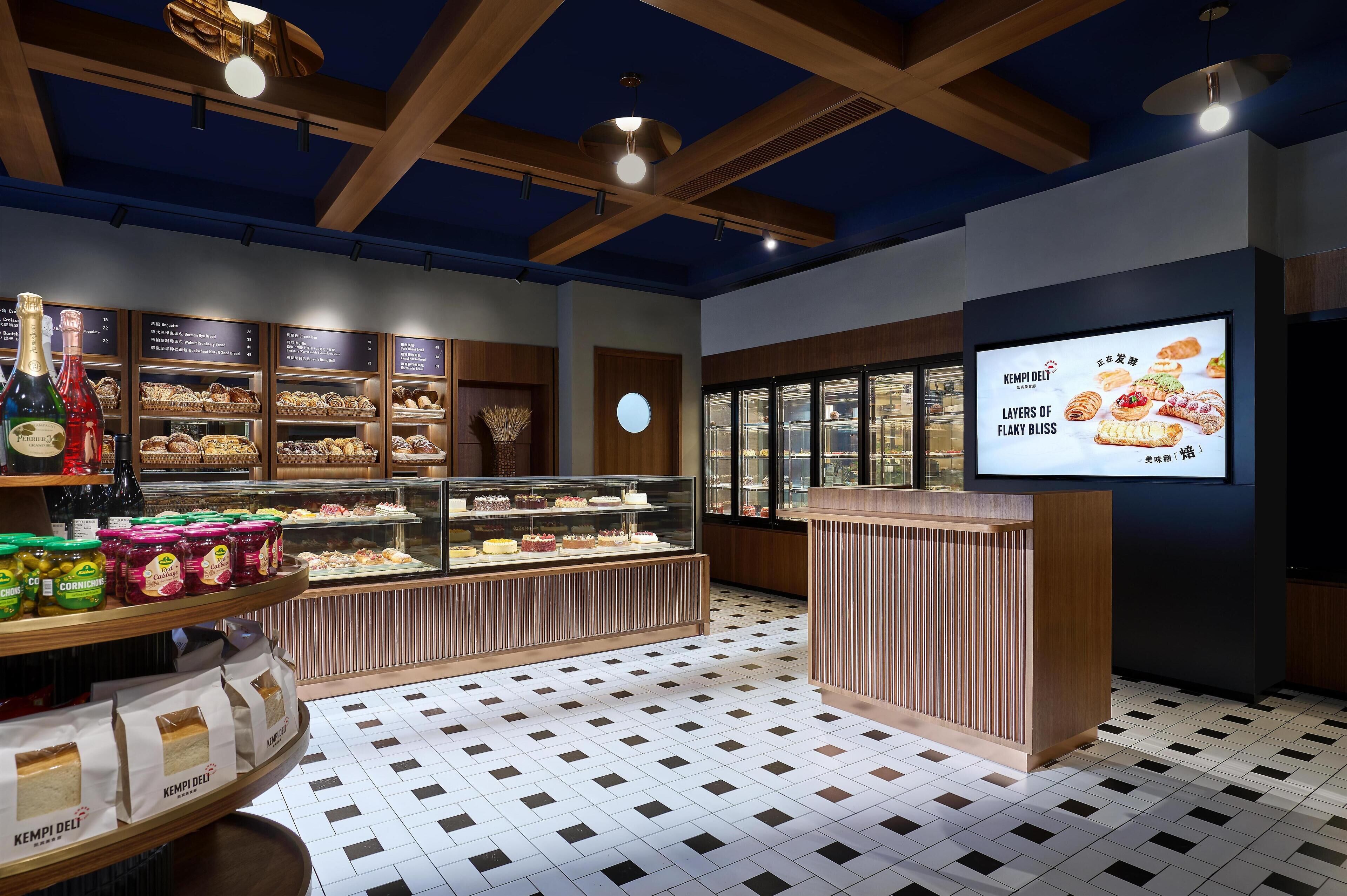 7 restaurants, breakfast, lunch, dinner served; German cuisine