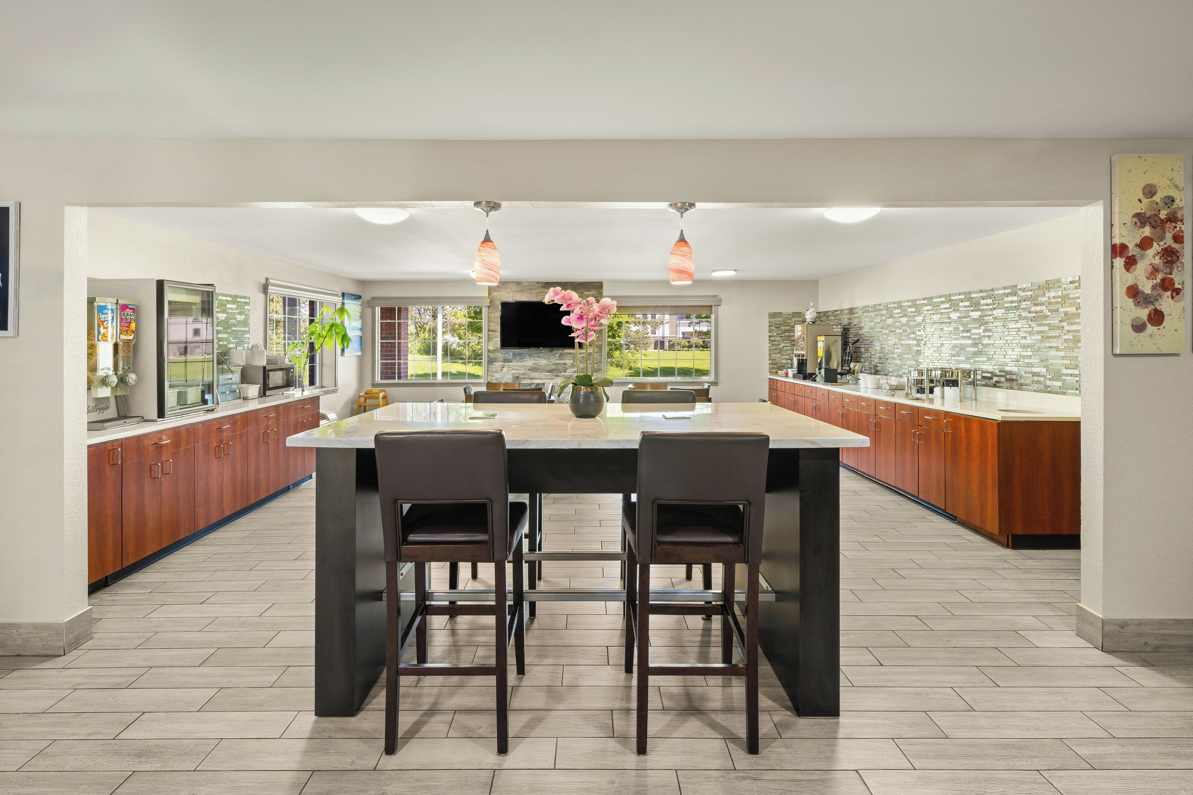 Free daily continental breakfast 