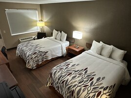 Escrivaninha, ferros/tábuas de passar roupa, berços grátis