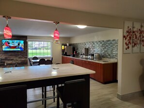 Free daily continental breakfast 