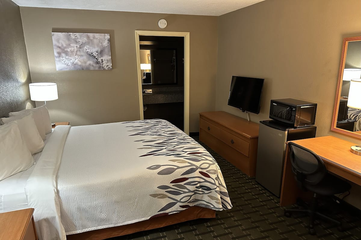 Desk, iron/ironing board, free cots/infant beds, free WiFi