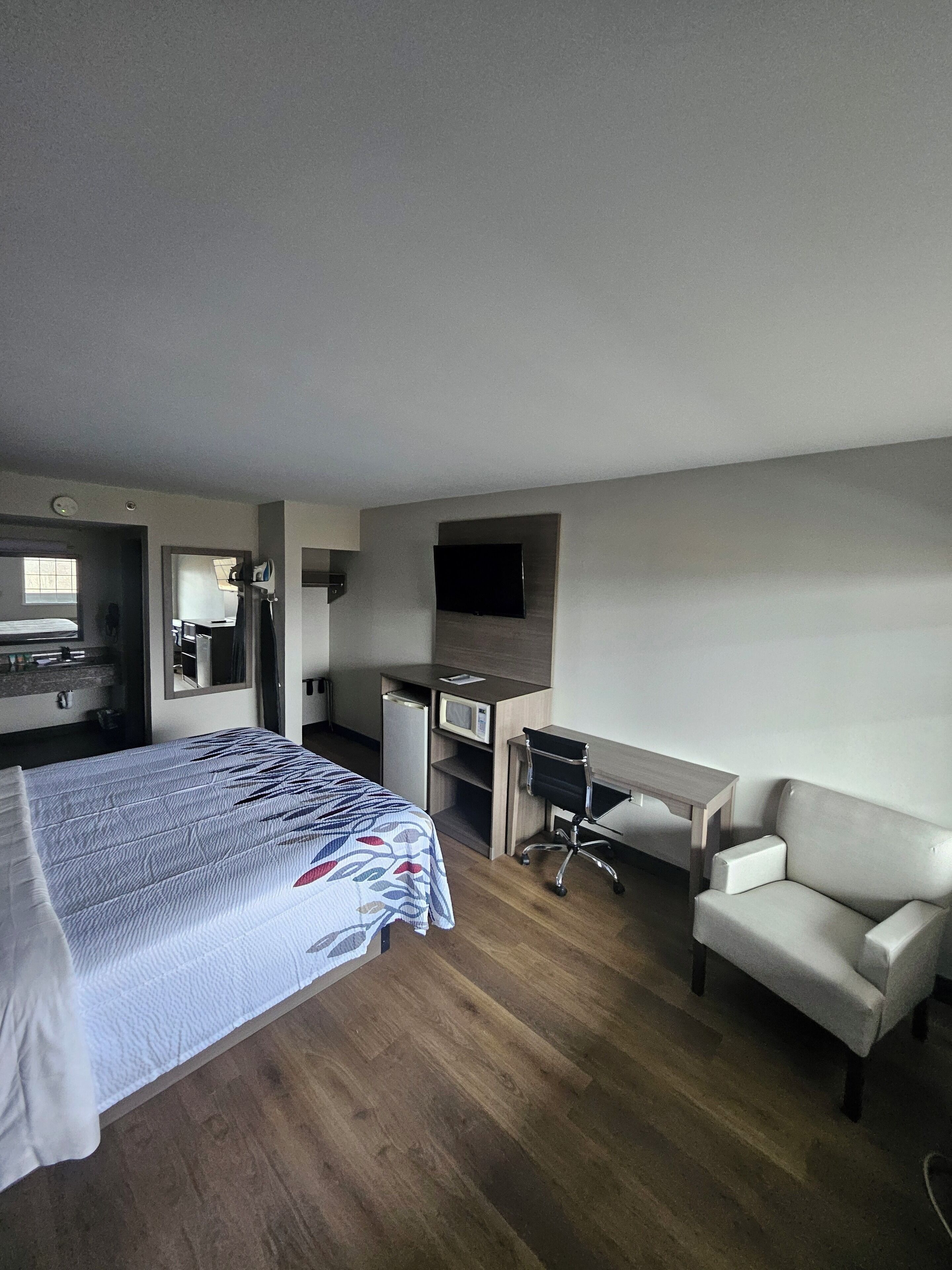 Bureau, fer et planche à repasser, Wi-Fi gratuit, draps fournis