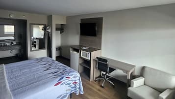 Bureau, fer et planche Ă repasser, Wi-Fi gratuit, draps fournis