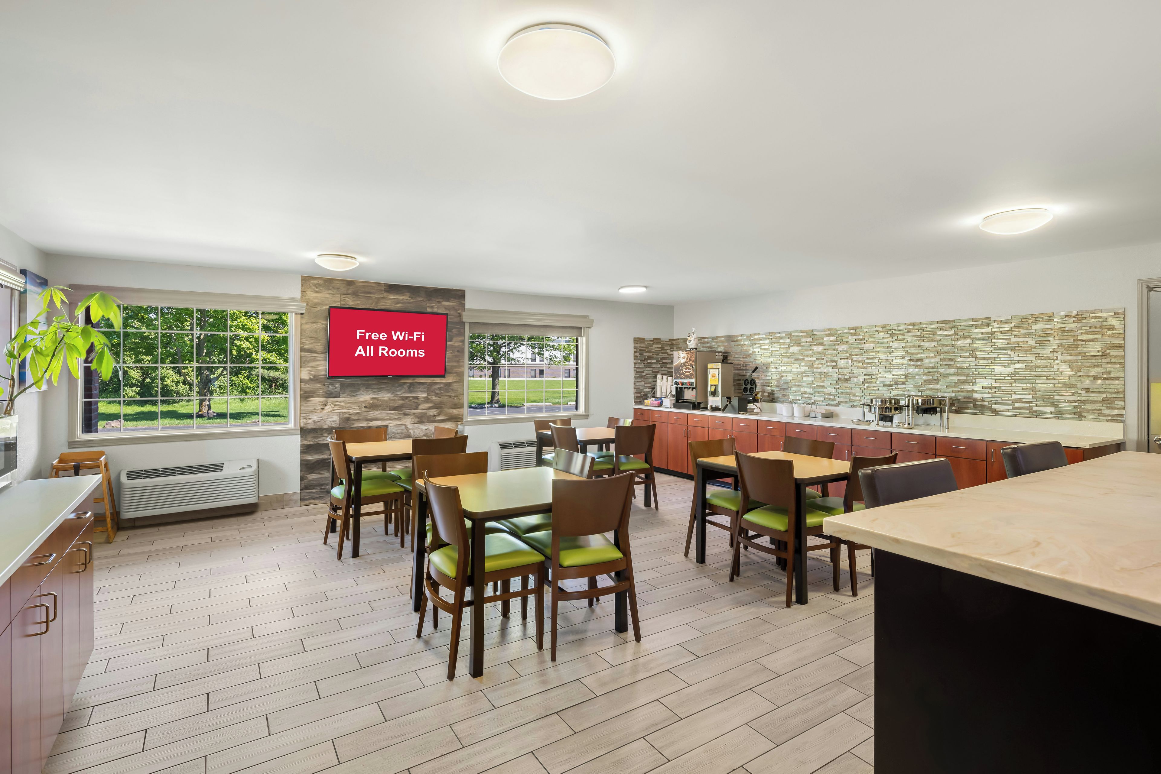 Free daily continental breakfast 