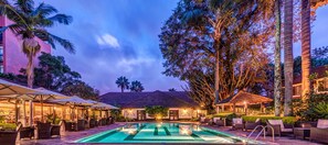 2 outdoor pools