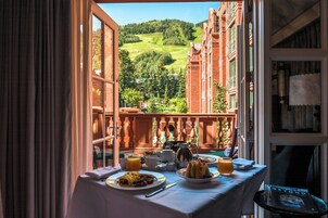 Grand Deluxe Room, 2 Double Beds, Balcony, Mountain View | Egyptian cotton sheets, premium bedding, minibar, in-room safe