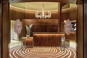 Couples treatment rooms, hot tub, steam room, body treatments
