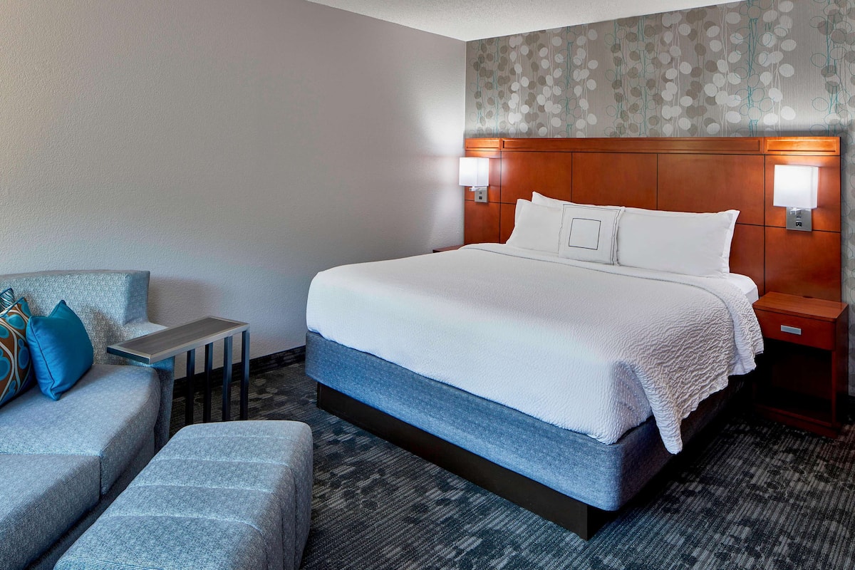 1 bedroom, premium bedding, pillow-top beds, desk