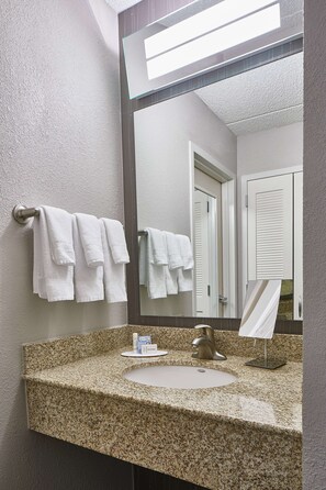 Combined shower/bathtub, eco-friendly toiletries, hair dryer, towels