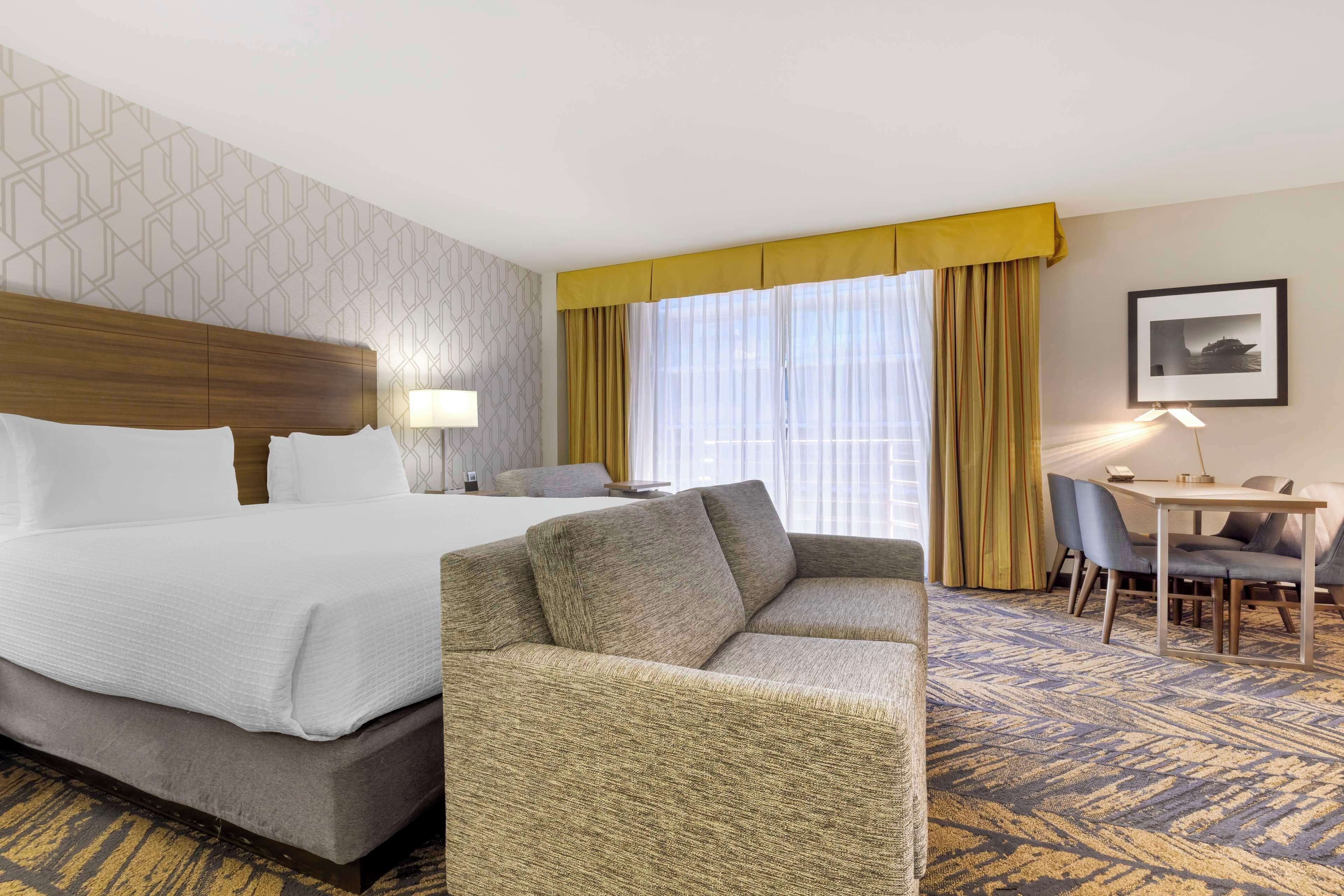 Kamar Keluarga, 1 Tempat Tidur King, Bebas Asap Rokok (with Single Sofabed;with Sofabed) | Bantalan ekstra lembut, brankas, dan tirai kedap cahaya