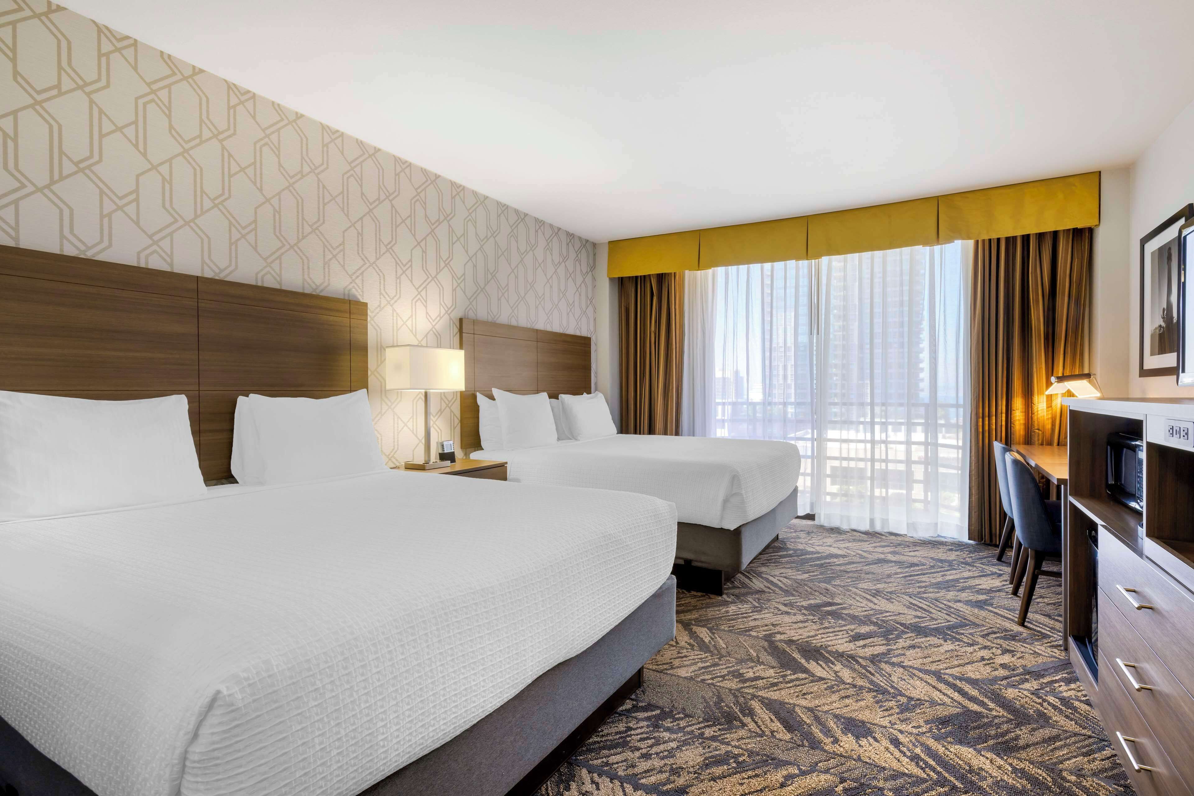 Lit avec matelas à plateau-coussin, coffre-fort pour ordinateur portable