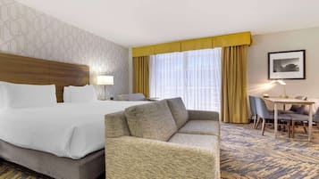 Bantalan ekstra lembut, brankas, dan tirai kedap cahaya