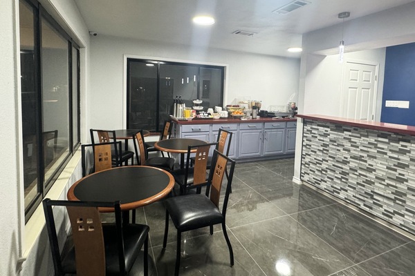 Free daily continental breakfast