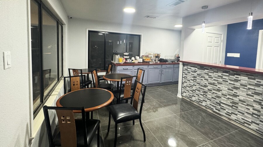 Xecutive Inn and Suites