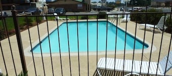 Xecutive Inn and Suites