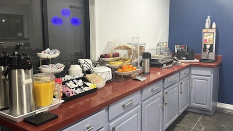 Free daily continental breakfast