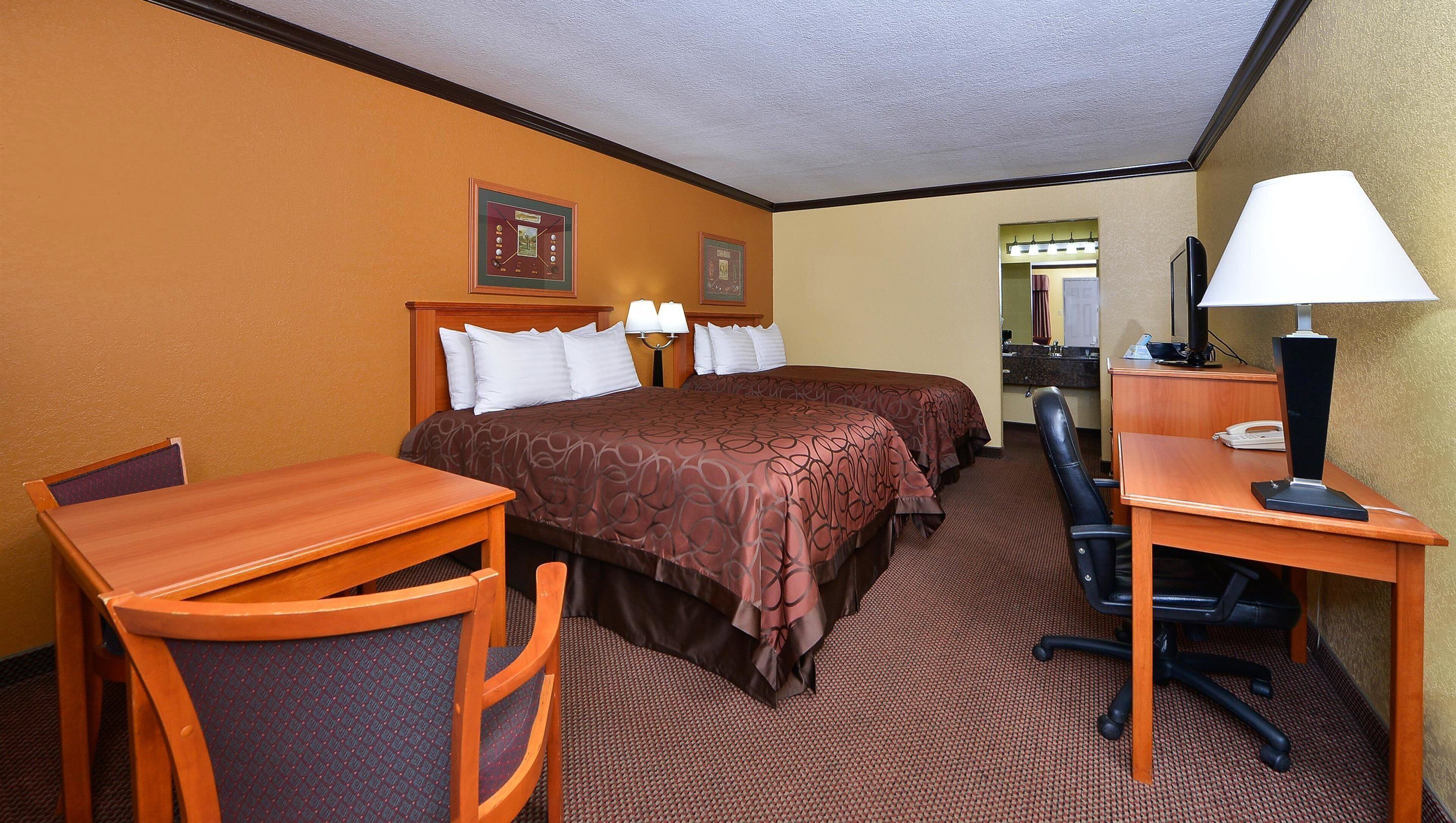 Desk, iron/ironing board, free WiFi, bed sheets
