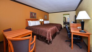 Desk, iron/ironing board, free WiFi, bed sheets - Xecutive Inn and Suites (Center)