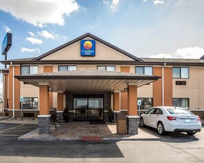 Exterior - Comfort Inn Morris I-80 (Morris)