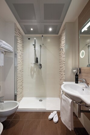 Standard Room | Bathroom - HOTEL STENDHAL (Parma)