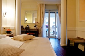 Deluxe Room, 1 Double Bed | Minibar, in-room safe, desk, free cots/infant beds