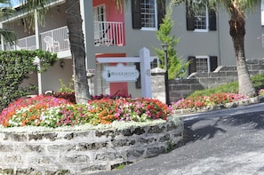 Property entrance - Rosemont Guest Suites (Pembroke Parish)