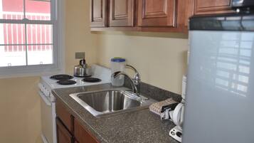 Full-sized fridge, microwave, stovetop, coffee/tea maker