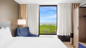 Chambre, 2 grands lits, non-fumeurs, vue baie | Rideaux occultants, fer et planche à repasser, lits bébé (gratuits)
