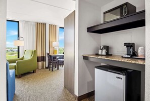 Suite, 1 King Bed with Sofa bed, Non Smoking