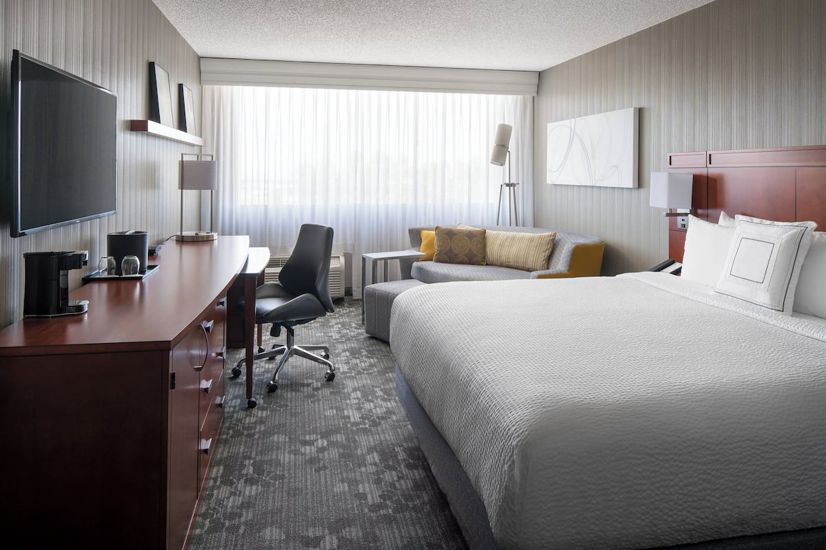 In-room safe, desk, blackout drapes, iron/ironing board