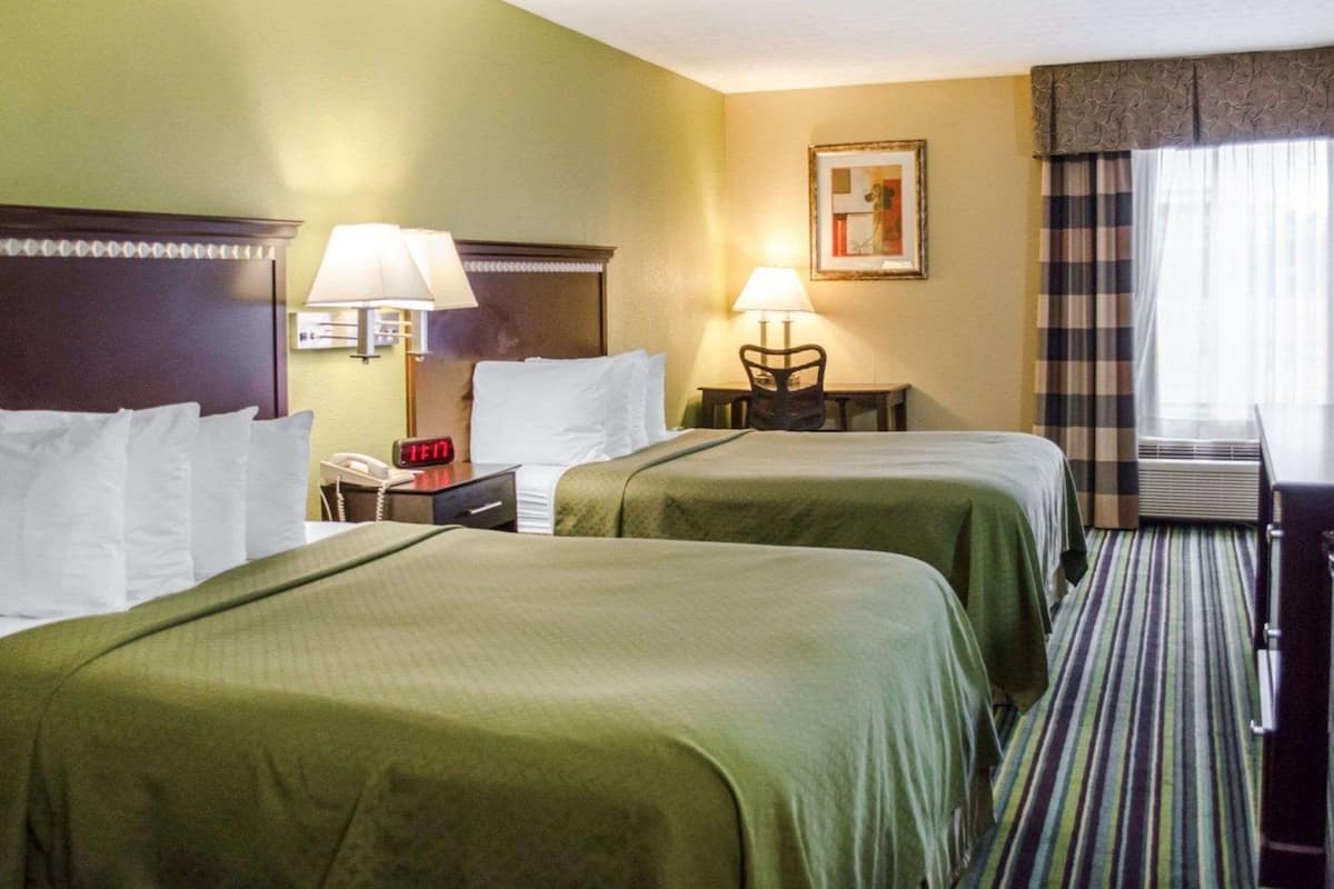 Desk, iron/ironing board, free WiFi, bed sheets