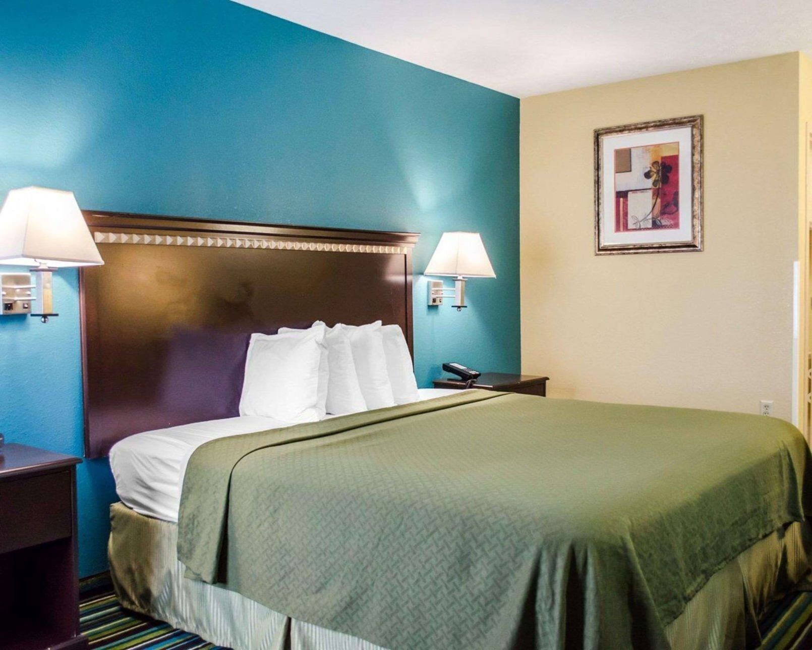 Desk, iron/ironing board, free WiFi, bed sheets