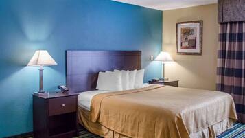 客房, 1 張特大雙人床和 1 張沙發床, 非吸煙房, 按摩浴缸 | 書桌、熨斗/熨衣板、免費無線上網、床單