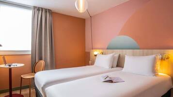 Chambre Standard, 2 lits une place | Ameublement personnalisé, rideaux occultants, chambres insonorisées