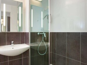 Standard Room, 2 Twin Beds | Individually furnished, blackout drapes, soundproofing - ibis Styles Reims Centre Cathédrale (Reims)