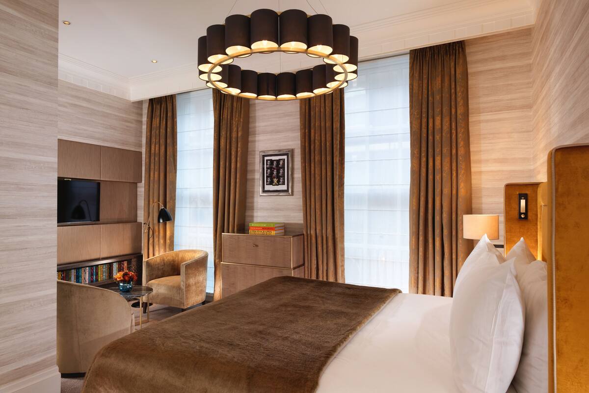 Premium bedding, minibar, in-room safe, desk