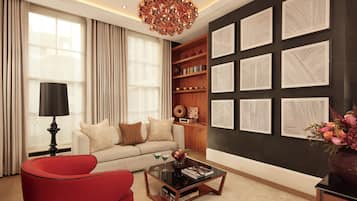 Phòng Suite, 1 phòng ngủ | Bộ đồ giường cao cấp, minibar, két bảo mật tại phòng, bàn