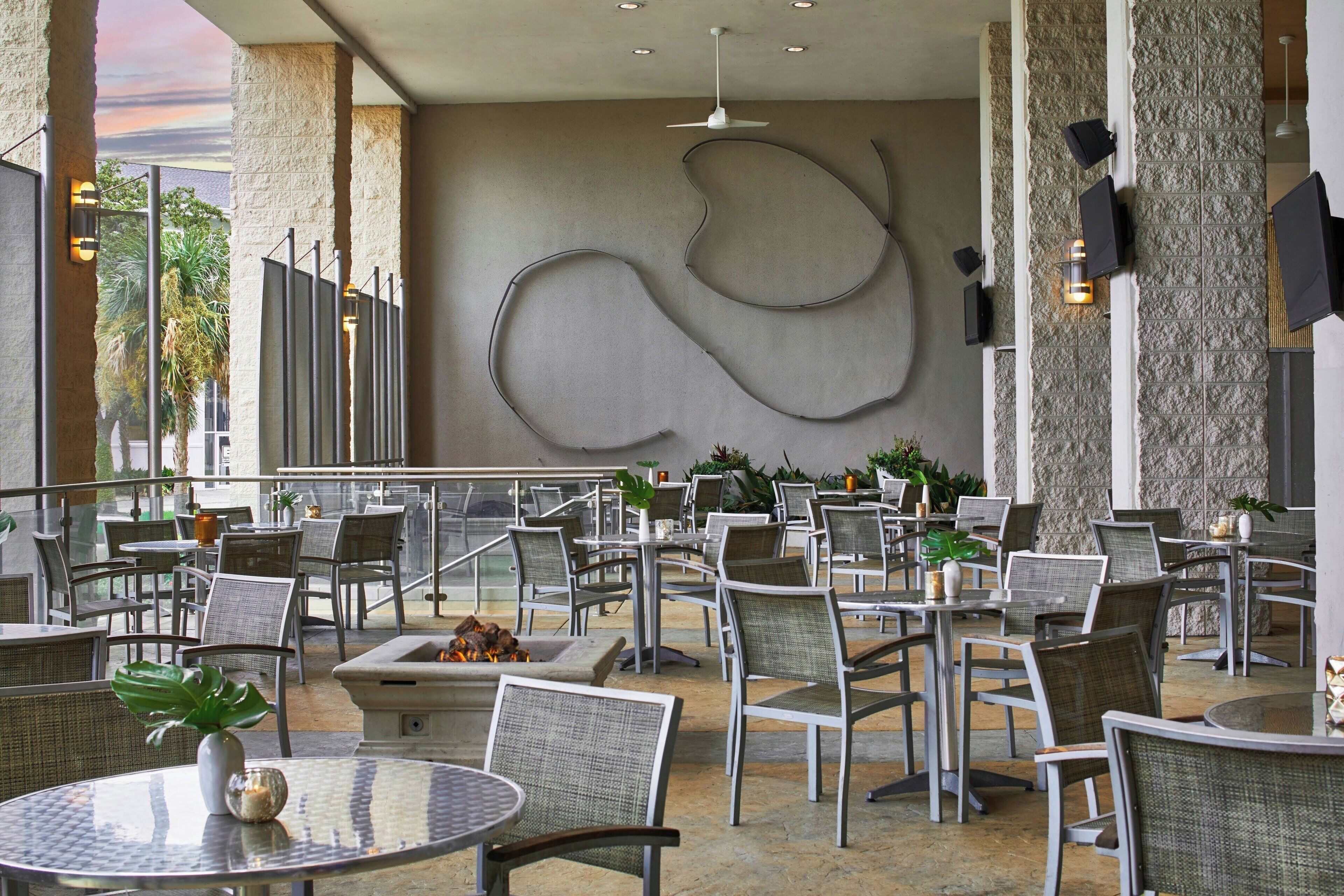 2 restaurants, breakfast, lunch, dinner served; american cuisine