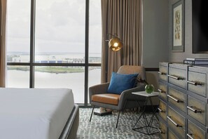 Premium bedding, pillow-top beds, in-room safe, desk - Renaissance Mobile Riverview Plaza Hotel (Mobile)