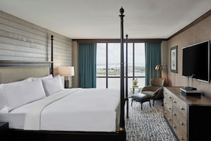 Luxe beddengoed, pillowtop-bedden, een kluis op de kamer, een bureau