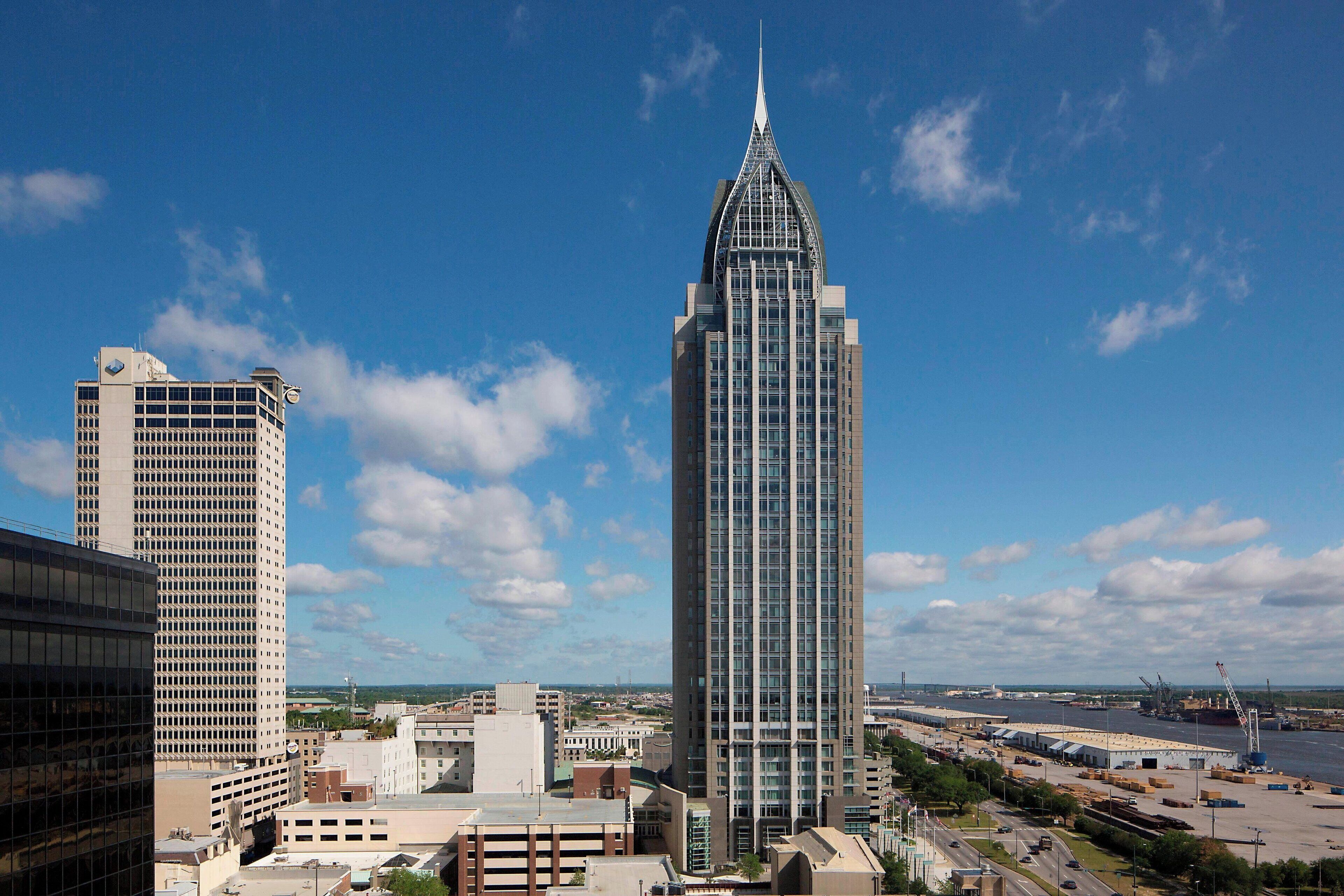 deluxe room, 1 king bed, non smoking | premium bedding, pillow-top beds, in-room safe, desk