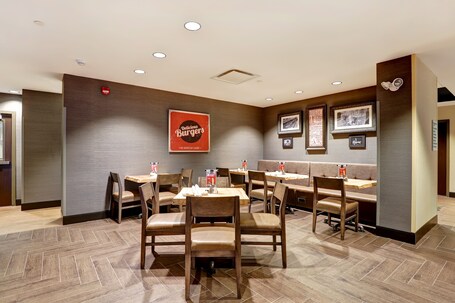 Holiday Inn Mississauga Toronto West, an IHG Hotel - Image 5