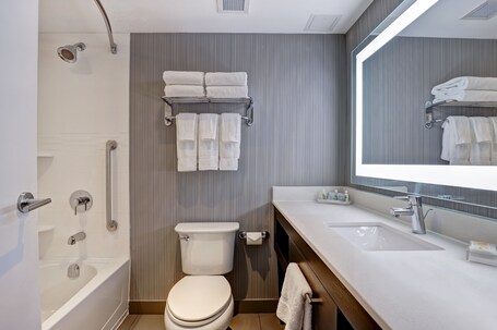 Holiday Inn Mississauga Toronto West, an IHG Hotel - Image 7
