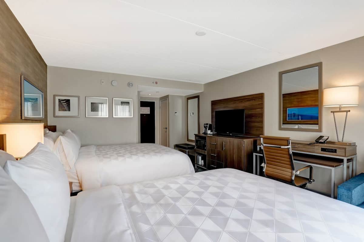 Hypo-allergenic bedding, down comforters, in-room safe, desk