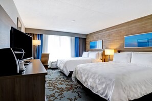Hypo-allergenic bedding, down duvets, in-room safe, desk - Holiday Inn Mississauga Toronto West by IHG (Mississauga)